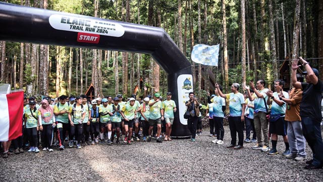 KLHK menggelar kegiatan fun trail run  bertajuk “Elang Jawa Trail Run 2024”. Foto: KLHK