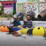 Sungai di Surabaya berbusa imbas pencemaran air yang berat. Foto: Ecoton
