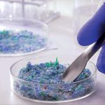 Riset menyebut bahwa warga Indonesia paling banyak mengonsumsi mikroplastik. Foto: Freepik