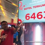 Coca Cola mengumpulkan botol plastik di PRJ untuk daur ulang. Foto: Dini Jembar Wardani