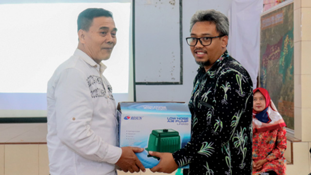 Dosen IPB mengungkap ampas tahu bisa jadi pakan ikan apung. Foto: News IPB