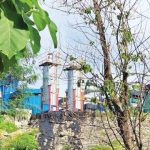 Warga mengeluhkan pencemaran sungai oleh PLTSa Putri Cempo. Foto: Gita Pertiwi