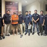 Penangkapan WNA Korea Selatan sebagai pelaku sekaligus pemodal penambangan pasir ilegal di kawasan Hutan Lindung (HL) Desa Lariang. Foto: Gakkum KLHK