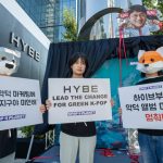 Fans K-Pop meminta HYBE menghentikan penjualan album yang tak ramah lingkungan. Foto: Kpop4Planet