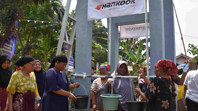 Hankook Tire membangun pompa air untuk ratusan keluarga di Bekasi. Foto: Hankook Tire