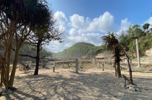 Pariwisata privat di Pantai Sanglen. Foto: Walhi DIY