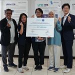 Mahasiswa ITB mendapatkan beasiswa untuk pendidikan dan penelitian di sektor pengolahan air. Foto: Coway