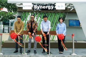 Peluncuran halte bus dari alga. Foto: PT Alam Sutera