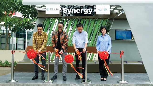 Peluncuran halte bus dari alga. Foto: PT Alam Sutera