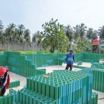 Pembangunan Gedung Eco-Sistem Kelapa memanfaatkan blok bangunan yang terbuat dari plastik daur ulang. Foto: SIG