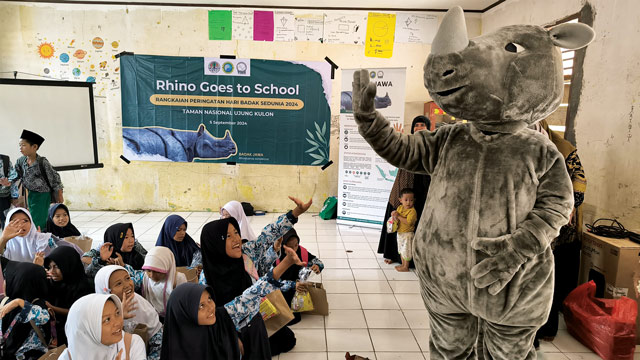 Rhino goes to school mengajak anak usia dini mengenal kehidupan badak. Foto: YABI