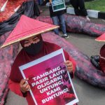 Ekspor pasir laut hanya menguntungkan pengusaha dan merusak lingkungan. Foto: Greenpeace Indonesia