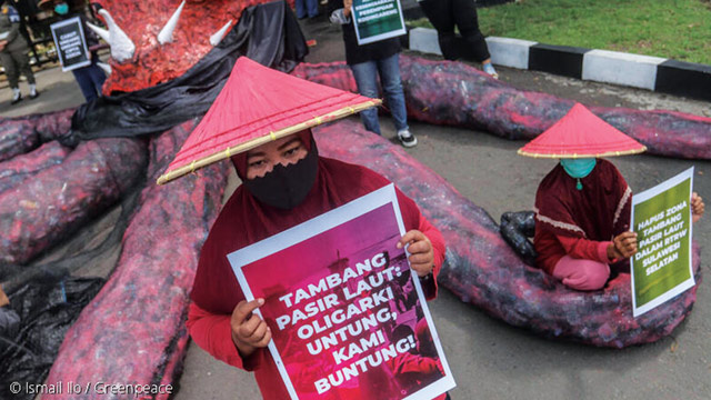 Ekspor pasir laut hanya menguntungkan pengusaha dan merusak lingkungan. Foto: Greenpeace Indonesia