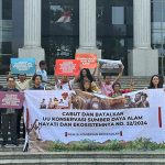 Masyarakat Sipil mengajukan pengujian formil UU KSDAHE ke MK. Foto: Walhi