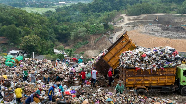 AZWI mendesak pemerintahan baru mengutamakan pengurangan sampah di hulu. Foto: Freepik