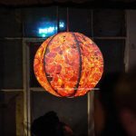 Lampu gantung dari kulit jeruk. Foto: Yanko Design