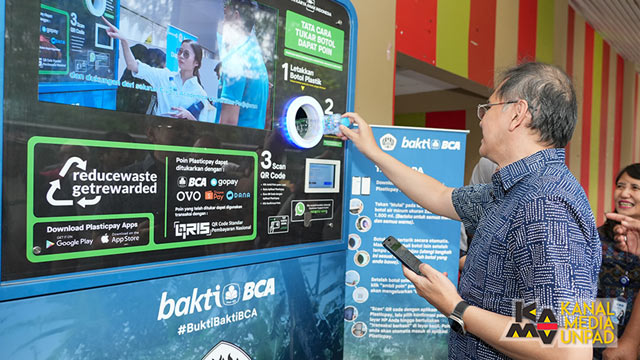 Peresmian PLTS dan mesin daur ulang sampah. Foto: Unpad