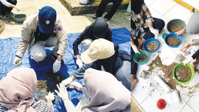 Mahasiswa IPB membantu warga Bogor mengelola sampah dengan maggot. Foto: Berita IPB