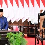 Para anak muda menyuarakan isu lingkungan kepada Presiden Prabowo Subianto dan Wakil Presiden Gibran Rakabuming Raka. Foto: BPMI Setpres/Rusman