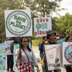 Ribuan pemuda melakukan aksi lawan krisis iklim dalam rangka Sumpah Pemuda. Foto: EcoNusa