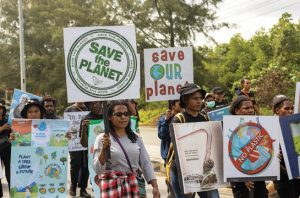 Ribuan pemuda melakukan aksi lawan krisis iklim dalam rangka Sumpah Pemuda. Foto: EcoNusa