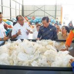 Menteri Lingkungan Hidup Hanif Faisol Nurofiq mengunjungi Jakarta Recycle Center (JRC) di Pesanggrahan, Jakarta Selatan. Foto: DLH DKI Jakarta