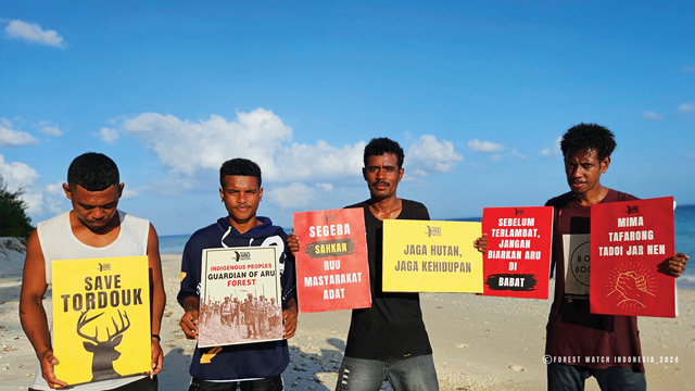 Masyarakat Kepulauan Aru butuh hukum yang kuat untuk melindungi kekayaan alam yang kian rusak. Foto: Forest Watch Indonesia