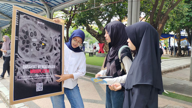 Ecoton membongkar bahaya mikroplastik dalam tubuh manusia. Foto: Ecoton