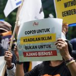 ARUKI menggelar aksi di KLH untuk menyuarakan tuntutan keadilan iklim. Foto: Walhi Nasional