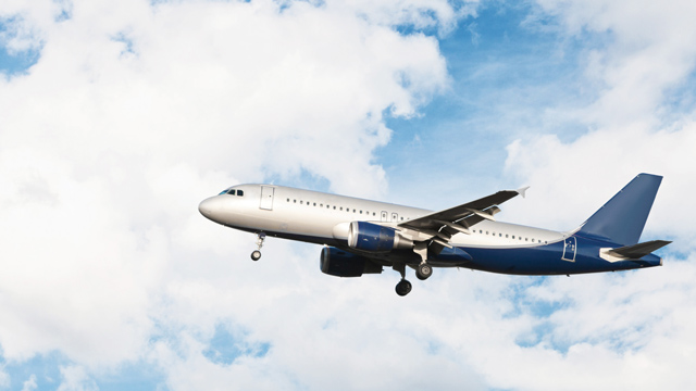 Opsigo membuat sistem perhitungan jejak emisi perjalanan udara. Foto: Freepik