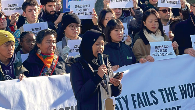 Organisasi masyarakat sipil menilai negosiator perlu berani mengakhiri polusi plastik tanpa kompromi. Foto: AZWI