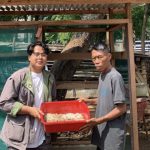 Mahasiswa ITB membangun rumah maggot di Jatinangor. Foto: Berita ITB