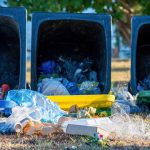 Ilustrasi penanganan sampah malam tahun baru. Foto: Freepik