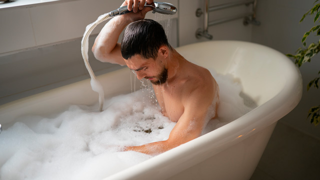 Ilustrasi mandi setelah makan. Foto: Freepik