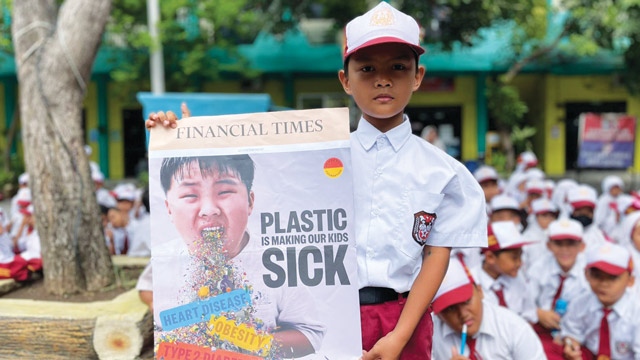 Siswa SD di Sidoarjo kirim surat ke presiden soal bahaya mikroplastik. Foto: Ecoton