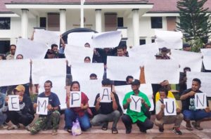 Kepala Desa Tempayung, Syachyunie (47) jadi tersangka imbas memperjuangkan hak plasma sawit. Foto: AMAN