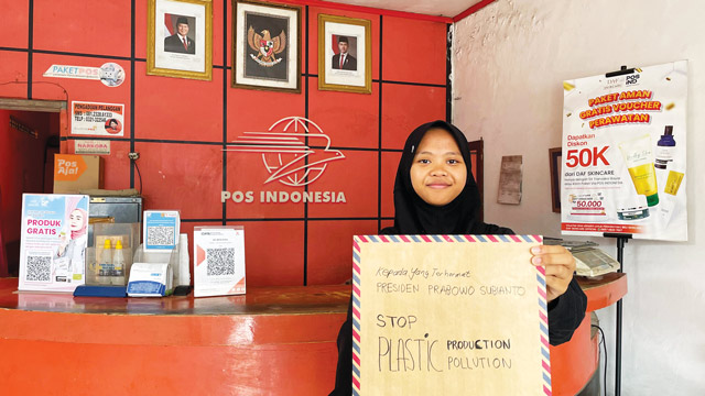 Aktivis cilik Gresik, Aeshnina Azzahra kirim surat ke Presiden Prabowo Subianto. Foto: Ecoton