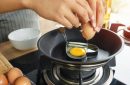 Ilustrasi memasak telur. Foto: Freepik