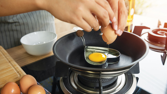 Ilustrasi memasak telur. Foto: Freepik