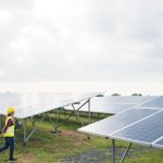 Koalisi masyarakat sipil menilai transisi energi terbarukan Indonesia stagnan selama 100 hari pemerintahan Prabowo. Foto: Freepik