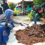 Jelang HPSN 2025, Dusun Mojoroto Gresik panen 160 Kg kompos. Foto: Ecoton
