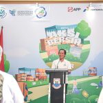 Menteri LH Hanif Faisol Nurofiq memimpin aksi bersih Pasar Cimahi. Foto: KLH