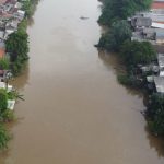 Bantaran Kali Surabaya. Foto: AKAMSI