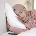 Penting untuk mengatur pola tidur saat Ramadan agar tubuh tetap bugar. Foto: Freepik