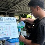 Refilin mengajak warga Wringinanom belanja ramah lingkungan lewat sistem guna ulang dan isi ulang tanpa plastik. Foto: Ecoton