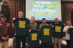 Gerakan Mati Urip Ngramut Kali Suroboyo membangkitkan kepedulian warga. Foto: Ecoton