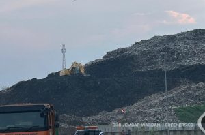 Menteri Hanif memproses pidana pengelola Bantargebang karena ketidakpatuhan. Foto: Dini Jembar Wardani