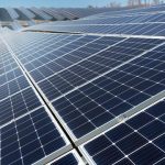 Energi surya dan angin berpotensi melistriki 30% pusat data ASEAN 2030. Foto: Freepik