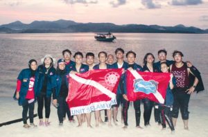 Unit Selam UGM dan Undip jelajahi bawah laut di Pulau Bawean. Foto: Unit Selam UGM