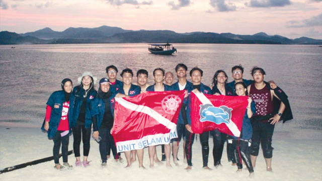 Unit Selam UGM dan Undip jelajahi bawah laut di Pulau Bawean. Foto: Unit Selam UGM